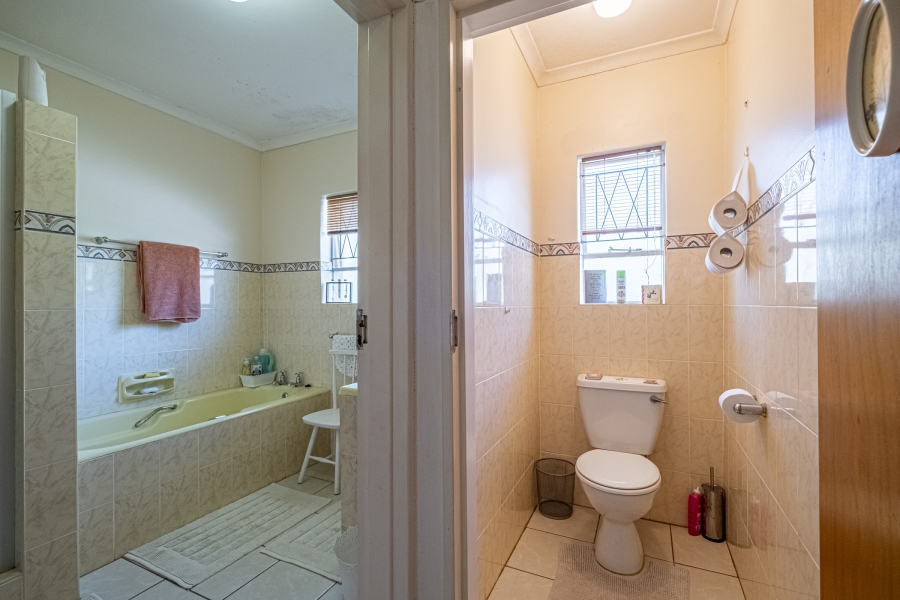 4 Bedroom Property for Sale in Summerstrand Eastern Cape
